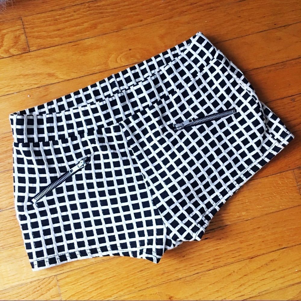 — Sparkle & Fade —Cute Checkered Shorts Size Small